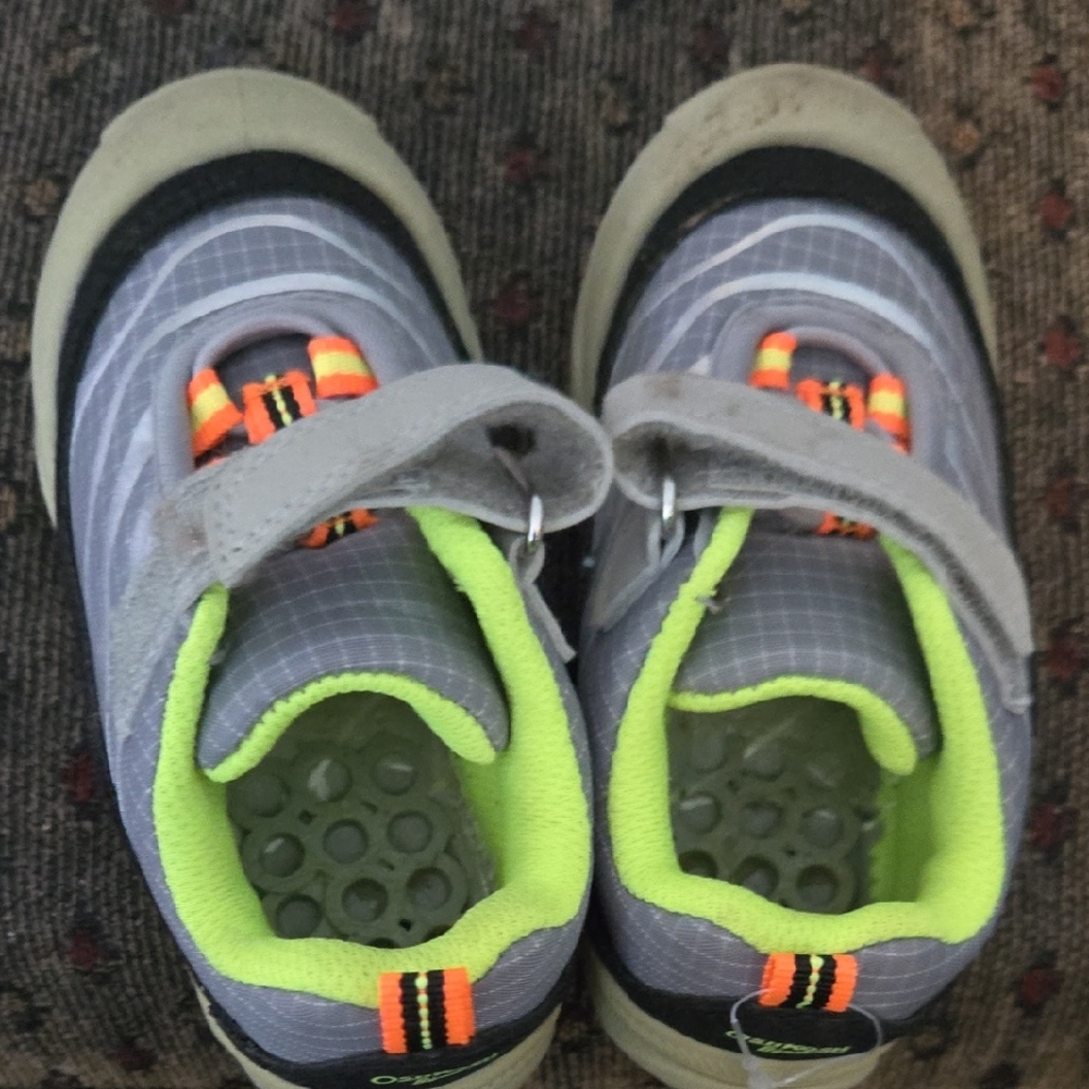 US 6Gray and Neon Green Kids Osh Kosh  Shoes